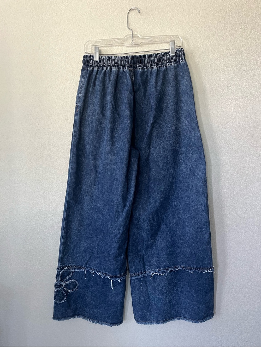 Medium Blue Wide Leg Stretchy Waistband Floral Appliqué Jeans Women's Size L - Picture 2 of 16